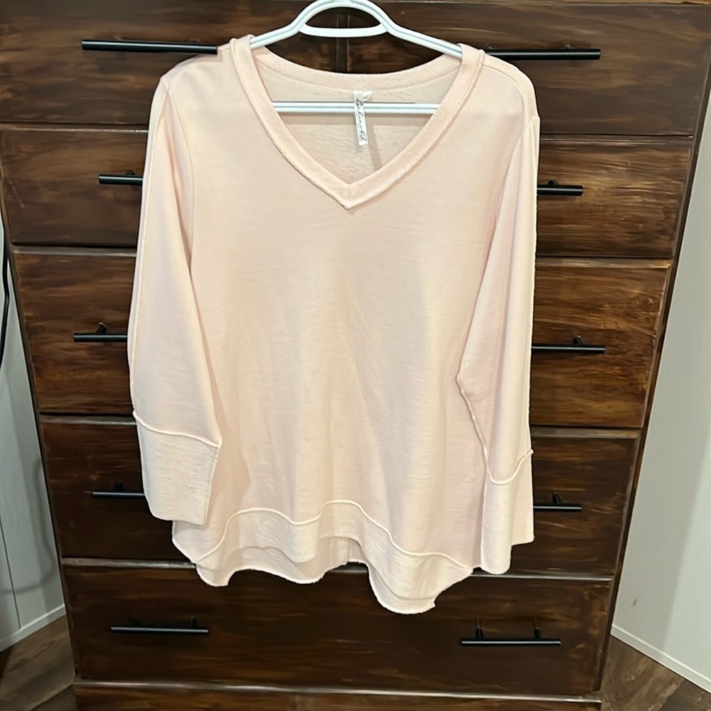 Pale Pink V-neck top/sweater with button detailing
